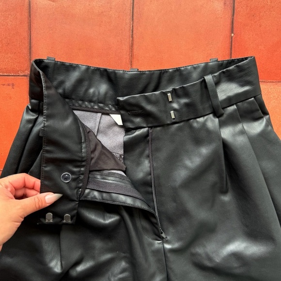 Sz 4 Petite H&M Black Faux Leather High Waist Ankle Length Tapered Pants GUC - Picture 3 of 6